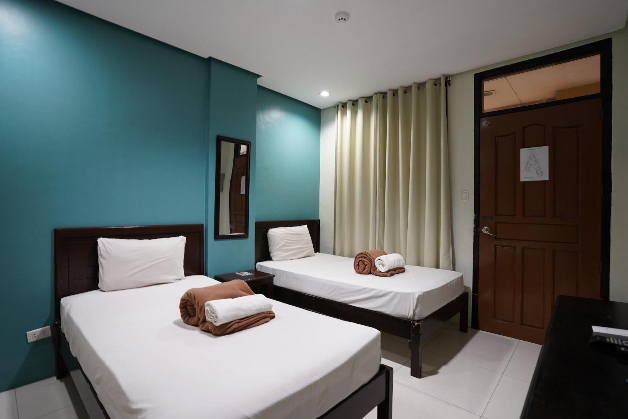 RedDoorz at Arzo Hotel Grand Lodge - Quarantine Hotel Manila Exterior foto