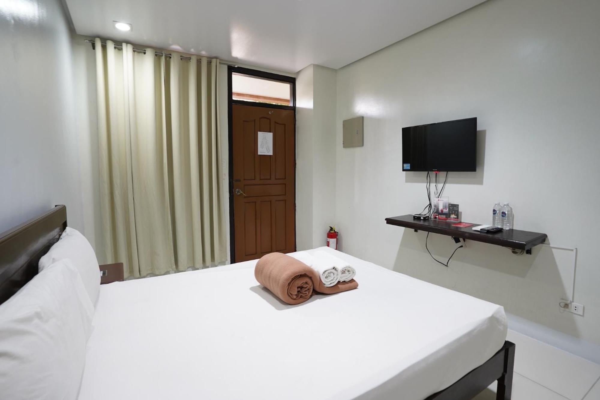 RedDoorz at Arzo Hotel Grand Lodge - Quarantine Hotel Manila Exterior foto
