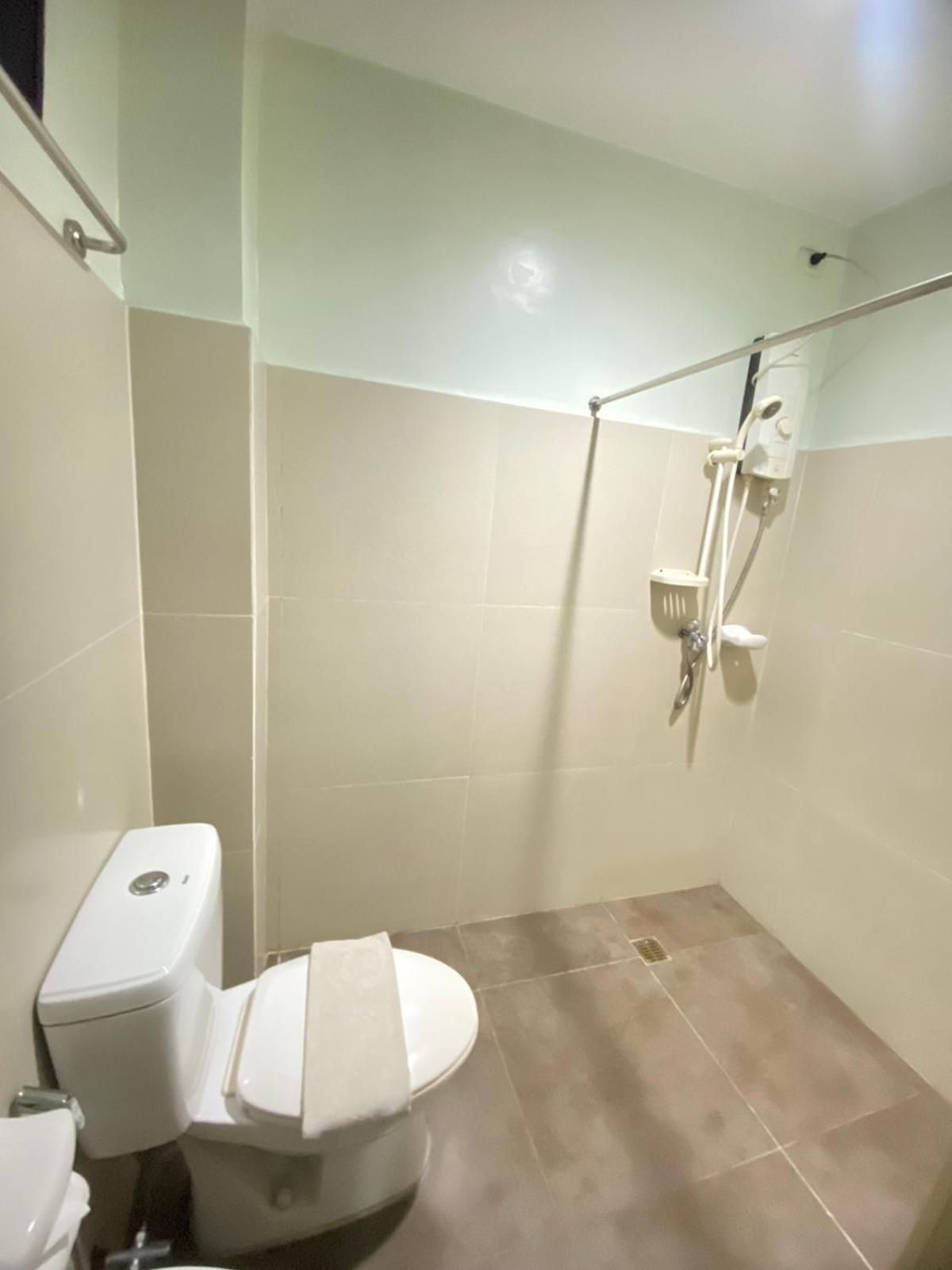 RedDoorz at Arzo Hotel Grand Lodge - Quarantine Hotel Manila Exterior foto